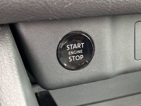 Used 2025 Nissan Rogue SV FWD image 25