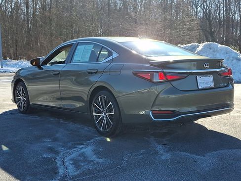 Certified 2025 Lexus ES 300h w/ Premium Package image 4