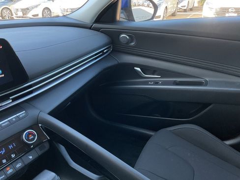 Used 2025 Hyundai Elantra SEL image 37