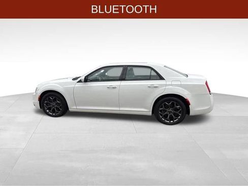 Used 2017 Chrysler 300 S w/ 300S Premium Group image 4