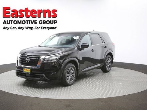Used 2024 Nissan Pathfinder S image 55