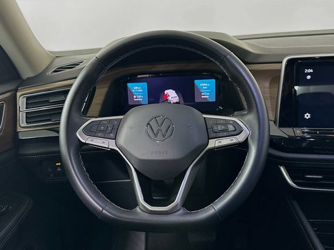 Used 2025 Volkswagen Atlas SE image 18