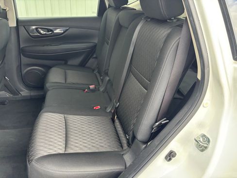 Used 2020 Nissan Rogue SV image 30