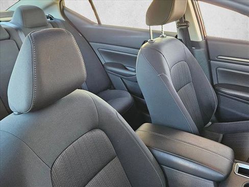 Used 2025 Nissan Altima 2.5 SV image 24