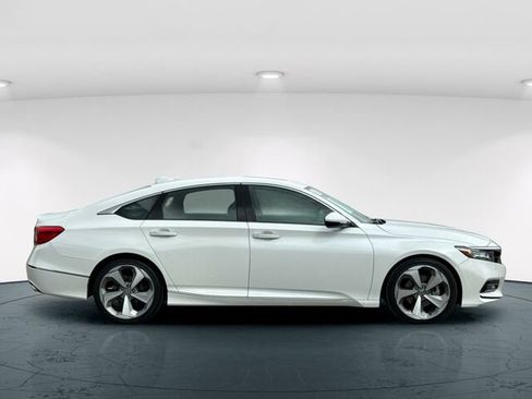 Used 2018 Honda Accord Touring image 8