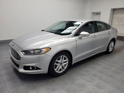 Used 2016 Ford Fusion SE w/ Equipment Group 202A image 2