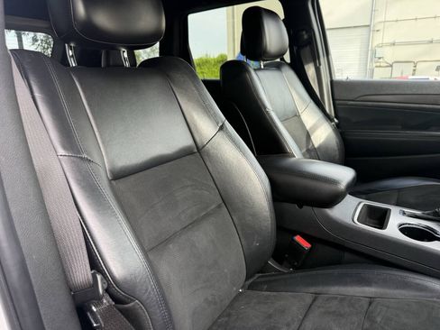 Used 2018 Jeep Grand Cherokee Altitude AWD/4WD image 15