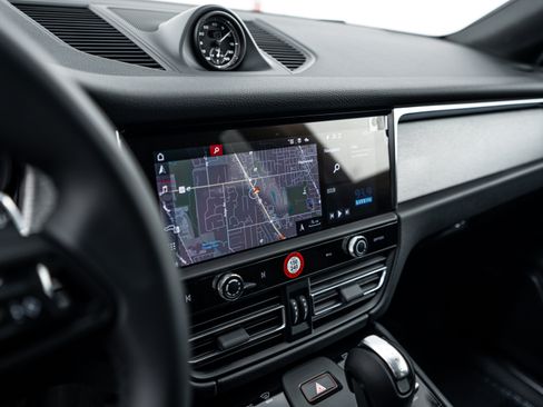 Certified 2026 Porsche Macan image 15