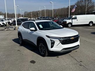 New 2026 Chevrolet Trax LT w/ Sunroof Package FWD video 2