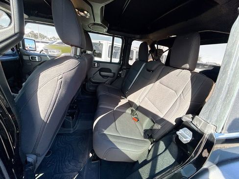 Used 2022 Jeep Wrangler Unlimited Sport image 27