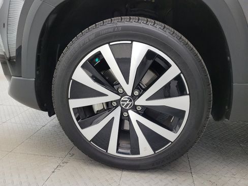 Used 2024 Volkswagen Taos SE FWD image 31