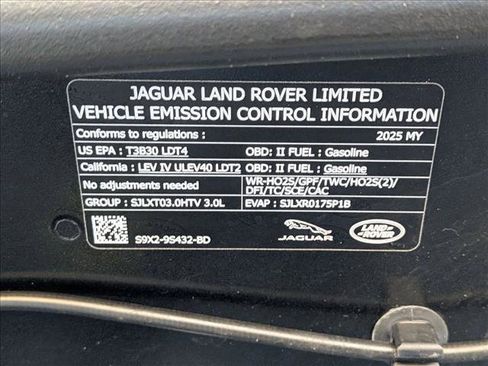 Used 2025 Land Rover Range Rover Long Wheelbase SE image 23