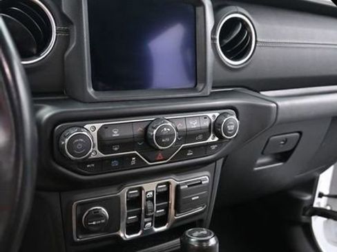 Used 2021 Jeep Wrangler Sahara image 22