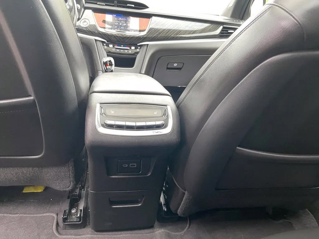 Used 2023 Cadillac XT6 Premium Luxury FWD image 17