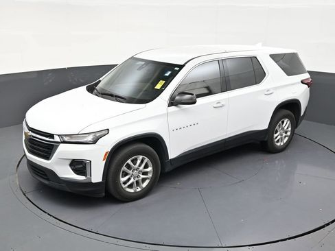 Used 2023 Chevrolet Traverse LS FWD image 12