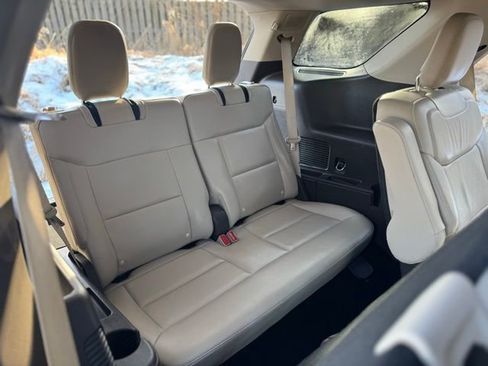 Used 2020 Ford Explorer Platinum w/ Premium Technology Package image 11