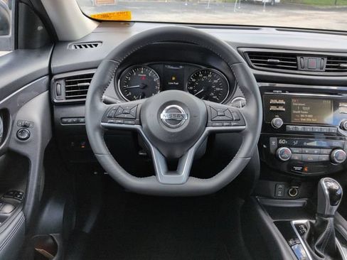 Used 2017 Nissan Rogue SV FWD image 16
