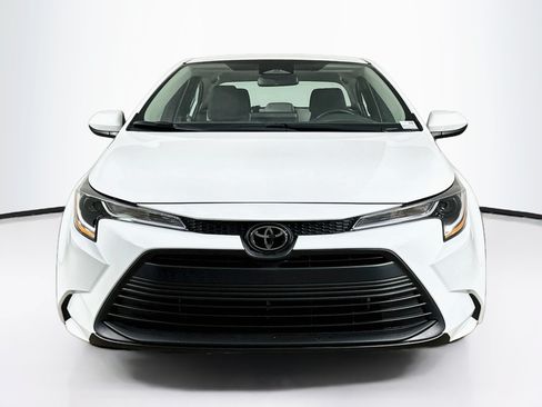 Used 2024 Toyota Corolla LE FWD image 2