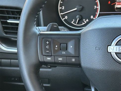 Certified 2025 Nissan Rogue SV image 26