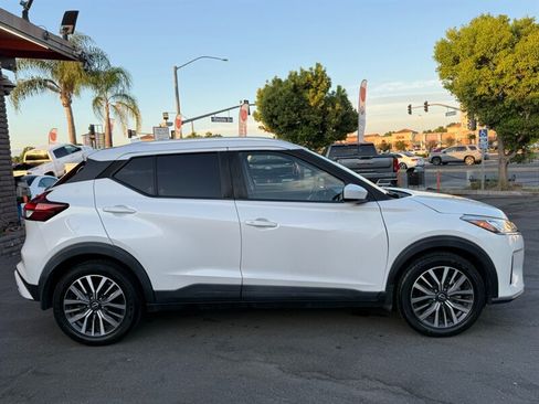 Used 2022 Nissan Kicks SV FWD image 16