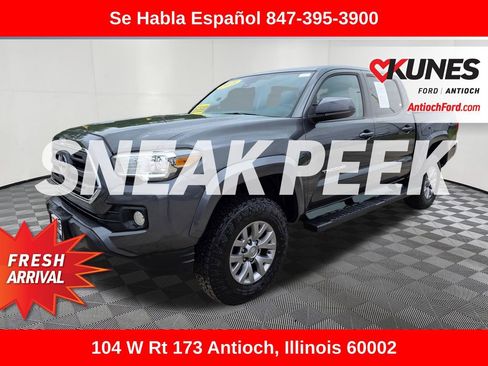 Used 2018 Toyota Tacoma SR5 AWD/4WD image 3