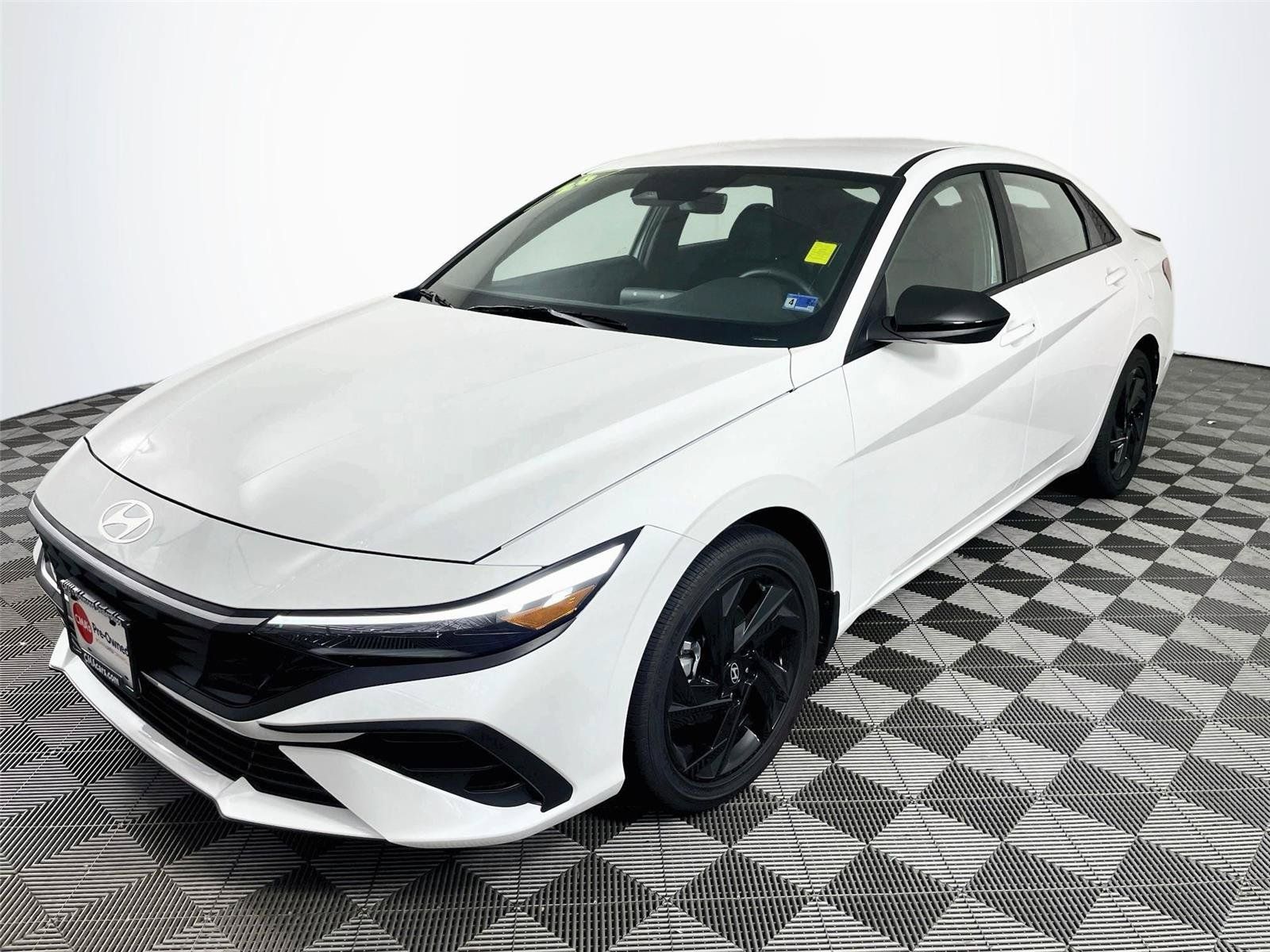 Used 2026 Hyundai Elantra SEL FWD image 3