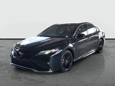 Used 2023 Toyota Camry XSE FWD image 4