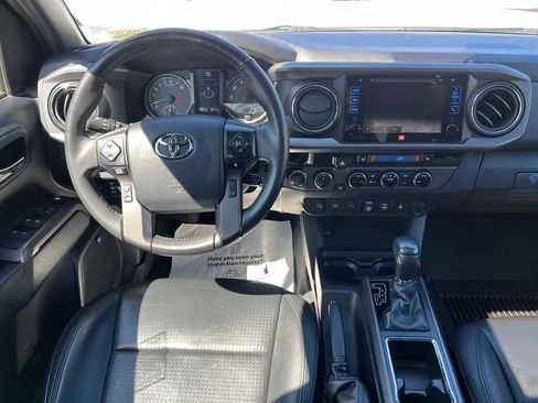Certified 2018 Toyota Tacoma TRD Off-Road AWD/4WD image 31