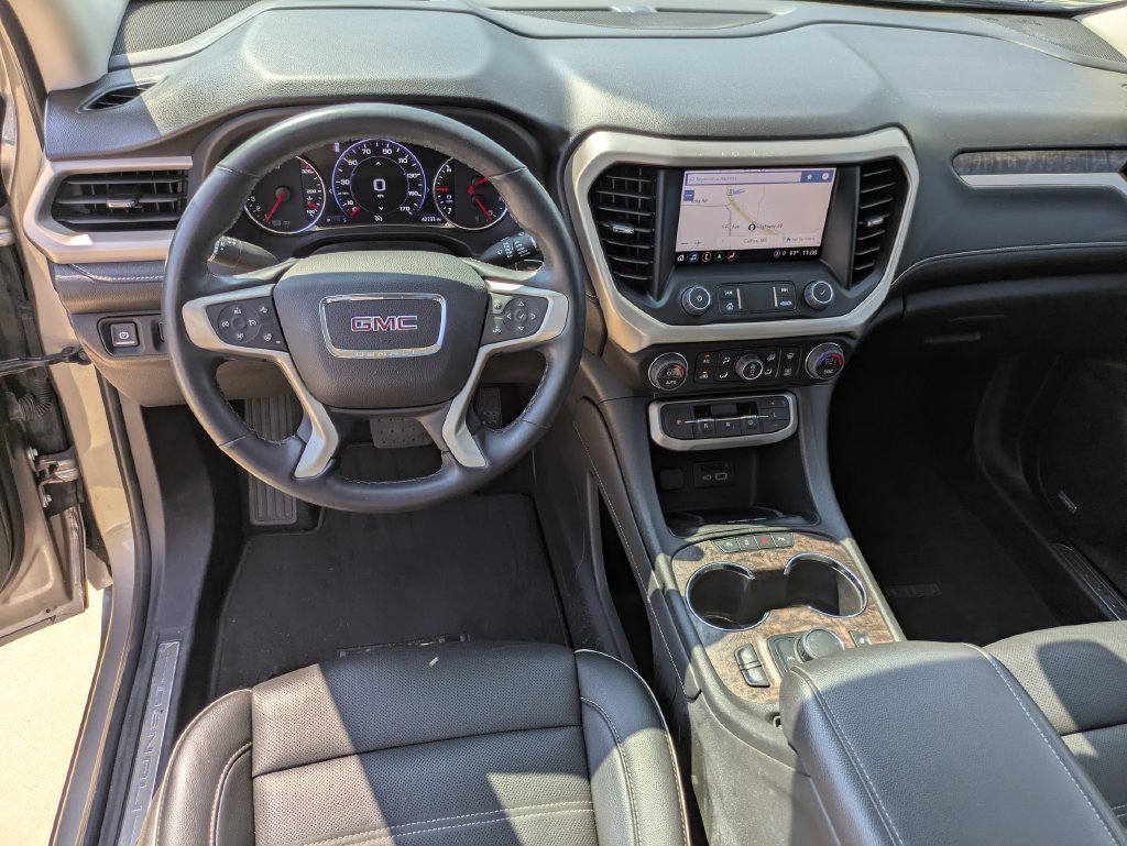 Used 2023 GMC Acadia Denali w/ Denali Ultimate Package FWD image 11