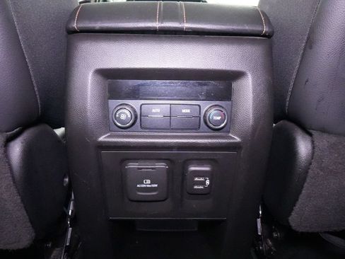Used 2019 Chevrolet Traverse LT w/ LT Premium Package AWD/4WD image 24