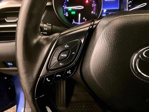 Used 2019 Toyota C-HR XLE image 17