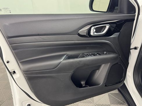 New 2026 Jeep Compass Latitude image 35