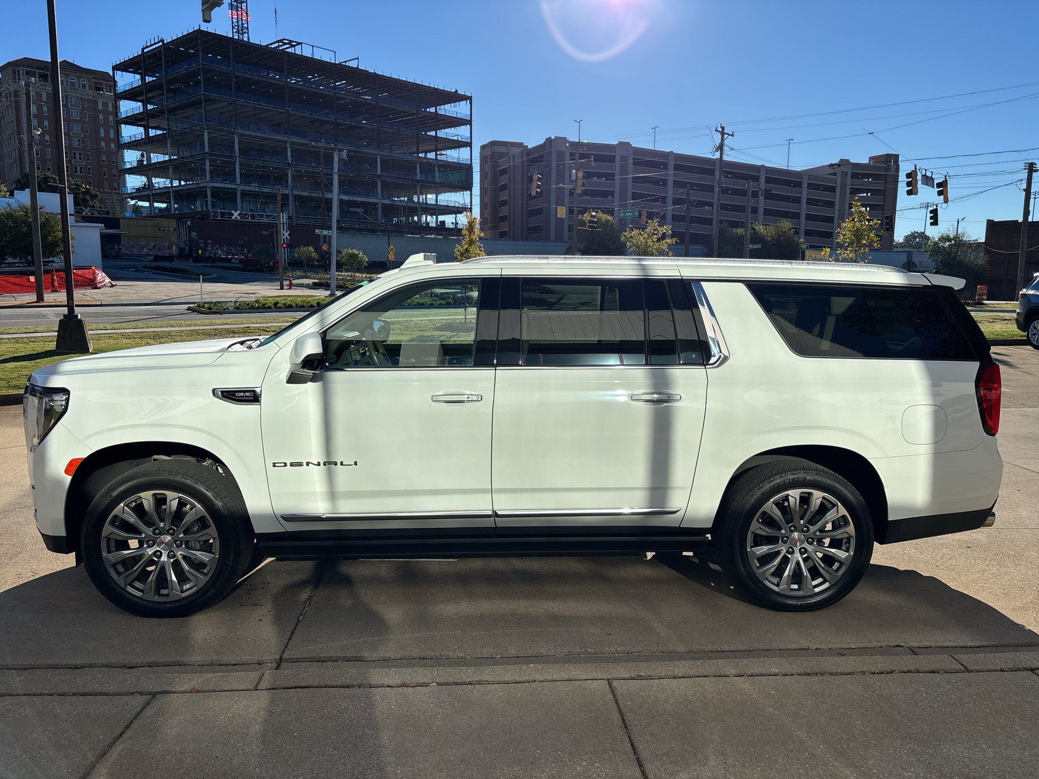 Used 2023 GMC Yukon XL Denali w/ Max Trailering Package AWD/4WD image 5