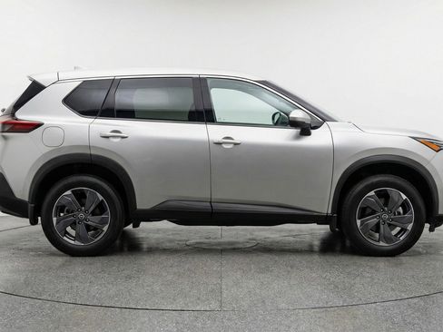 Used 2025 Nissan Rogue SV image 11