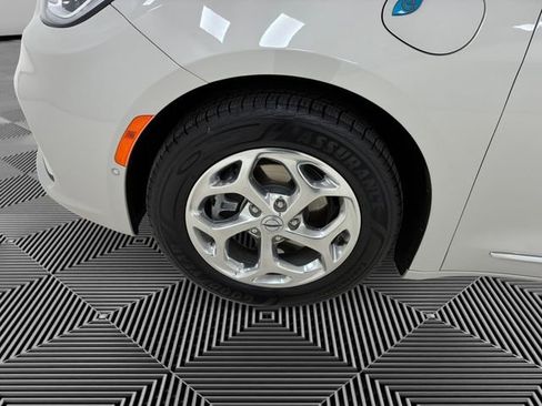 Used 2021 Chrysler Pacifica Limited w/ Premium & Safety Sphere Group FWD image 9