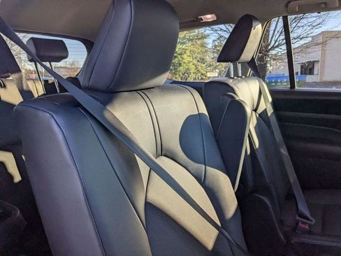 Used 2025 Toyota Grand Highlander XLE image 32