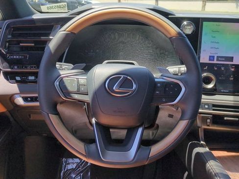 Used 2025 Lexus RX 350 w/ Convenience Package AWD/4WD image 16