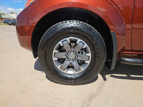 Used 2016 Nissan Frontier PRO-4X AWD/4WD image 6