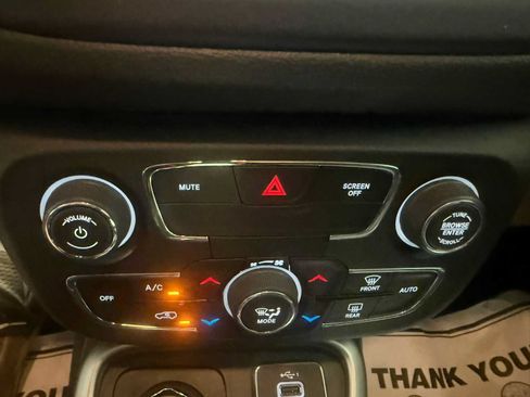 Certified 2019 Jeep Compass Latitude w/ Cold Weather Group AWD/4WD image 34