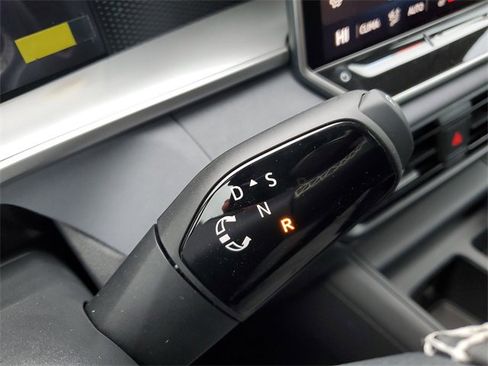 New 2025 Volkswagen Tiguan SE image 27