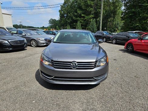 Used 2013 Volkswagen Passat S image 4