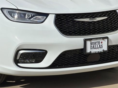 New 2026 Chrysler Pacifica Pinnacle image 7