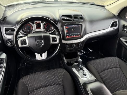 Used 2019 Dodge Journey SE image 28