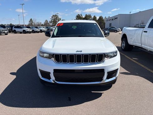 Certified 2023 Jeep Grand Cherokee L Laredo image 9