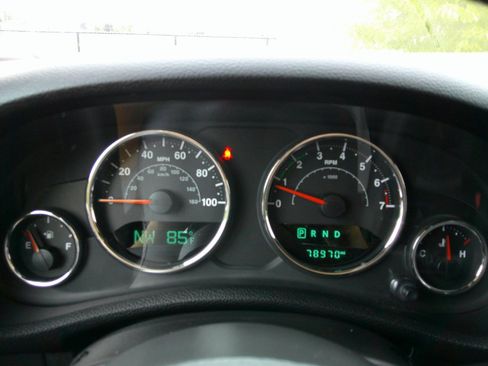 Used 2018 Jeep Wrangler Unlimited Sahara AWD/4WD image 59