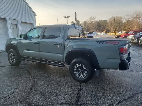 Used 2022 Toyota Tacoma TRD Off-Road image 4