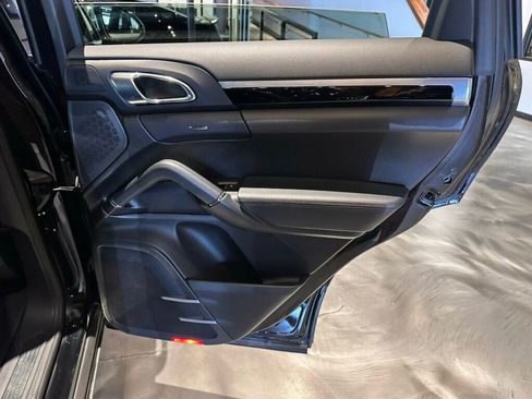 Used 2018 Porsche Cayenne AWD/4WD image 25