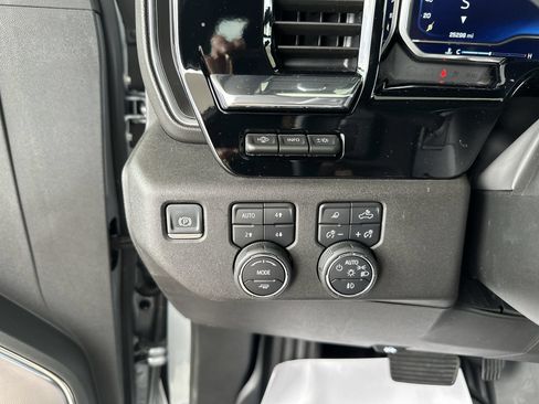 Used 2024 Chevrolet Silverado 1500 High Country AWD/4WD image 18