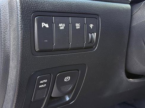 Used 2011 Hyundai Genesis 4.6 image 16