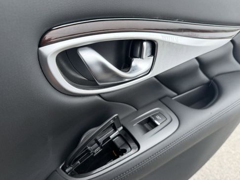 Used 2017 INFINITI Q70 3.7 w/ Technology Package image 37